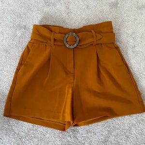 Belted short